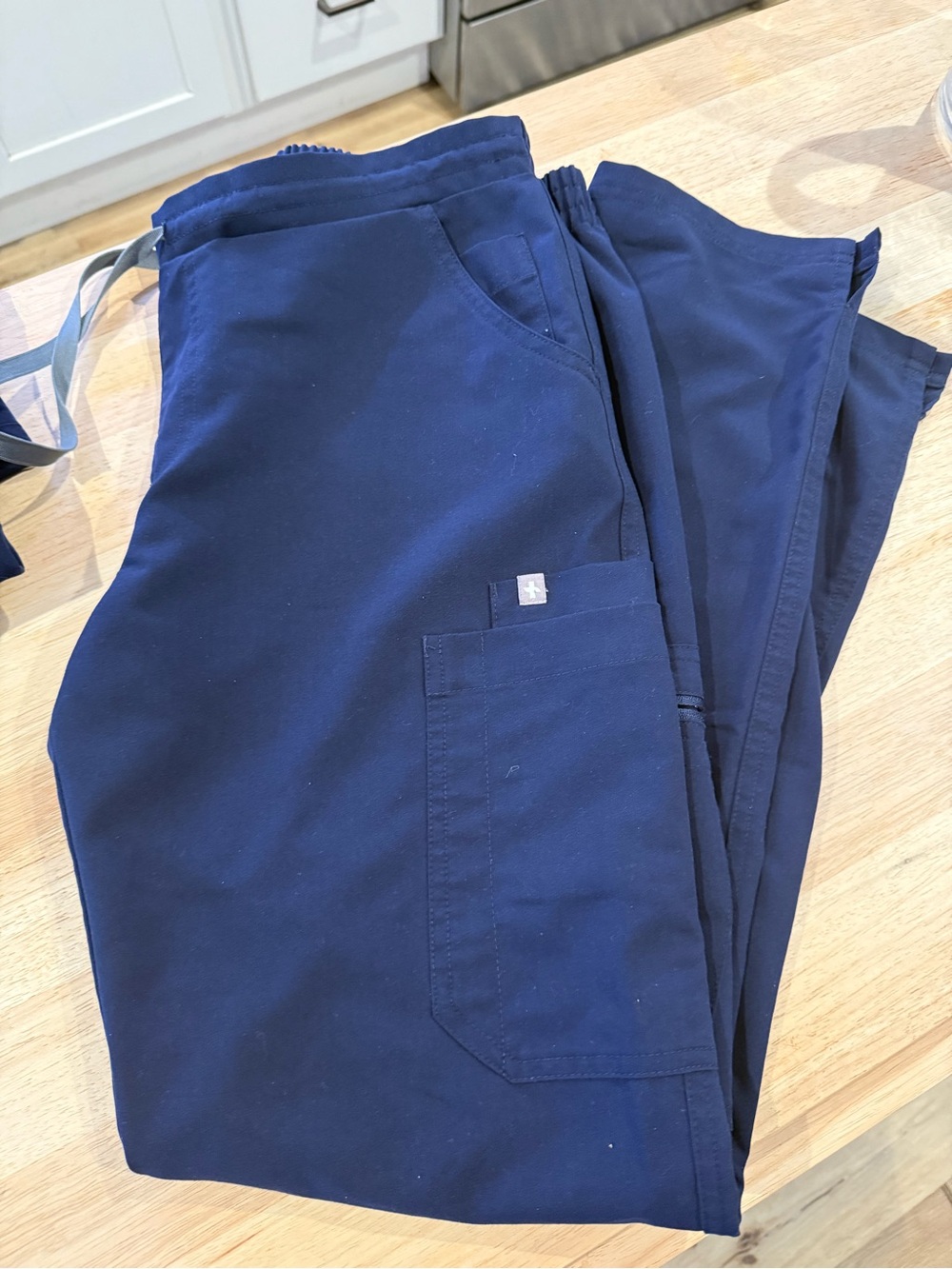 Figs Women's Navy straight leg scrub pants